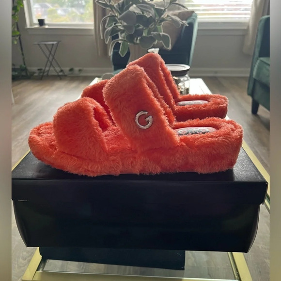 G By Guess Los Angeles Lennly Slippers NWT - Picture 4 of 4